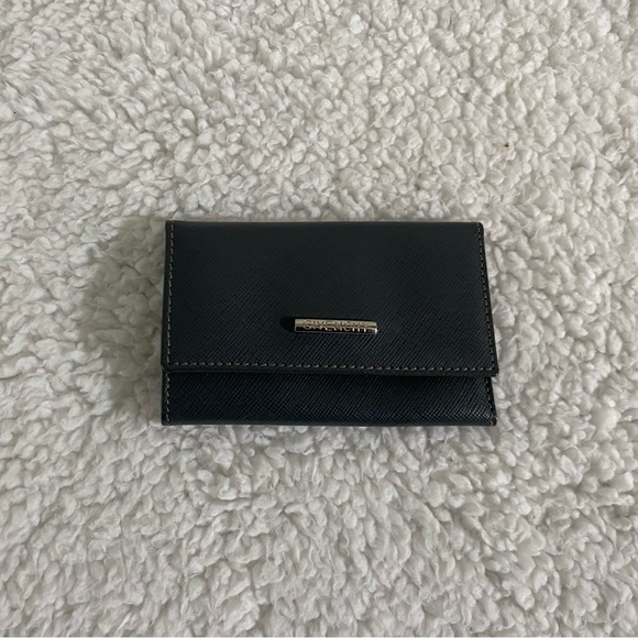 Givenchy Gray keycase with six key holders, excellent condition - Picture 2 of 10